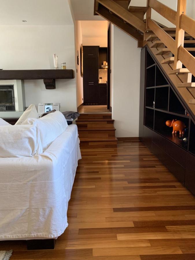 Near Como, Charming Apartment With Fireplace Грандате Экстерьер фото